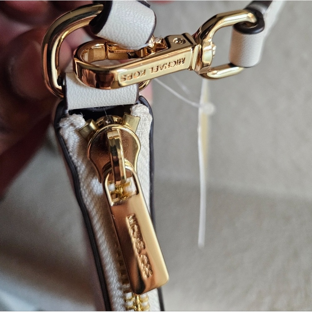 Michael Kors Cream Patch Wristlet NWT - Picture 5 of 5